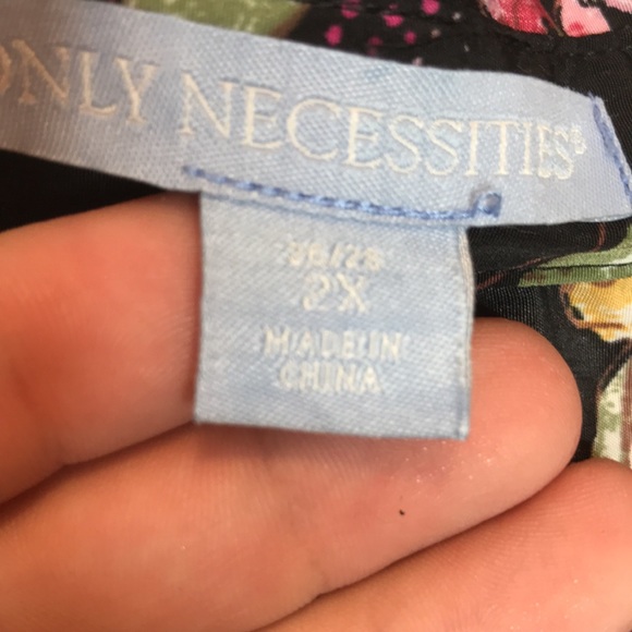 Only Necessities Black Floral Top 2X PLUS SIZE - Picture 5 of 7